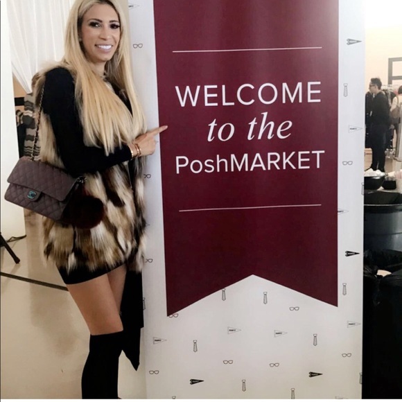 MEET YOUR POSHER MY NAME IS EVELYN - Picture 1 of 8